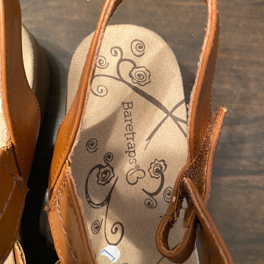 BareTraps Women's Brown Strappy Sandals 8.5 W.  NWOT - Picture 3 of 6